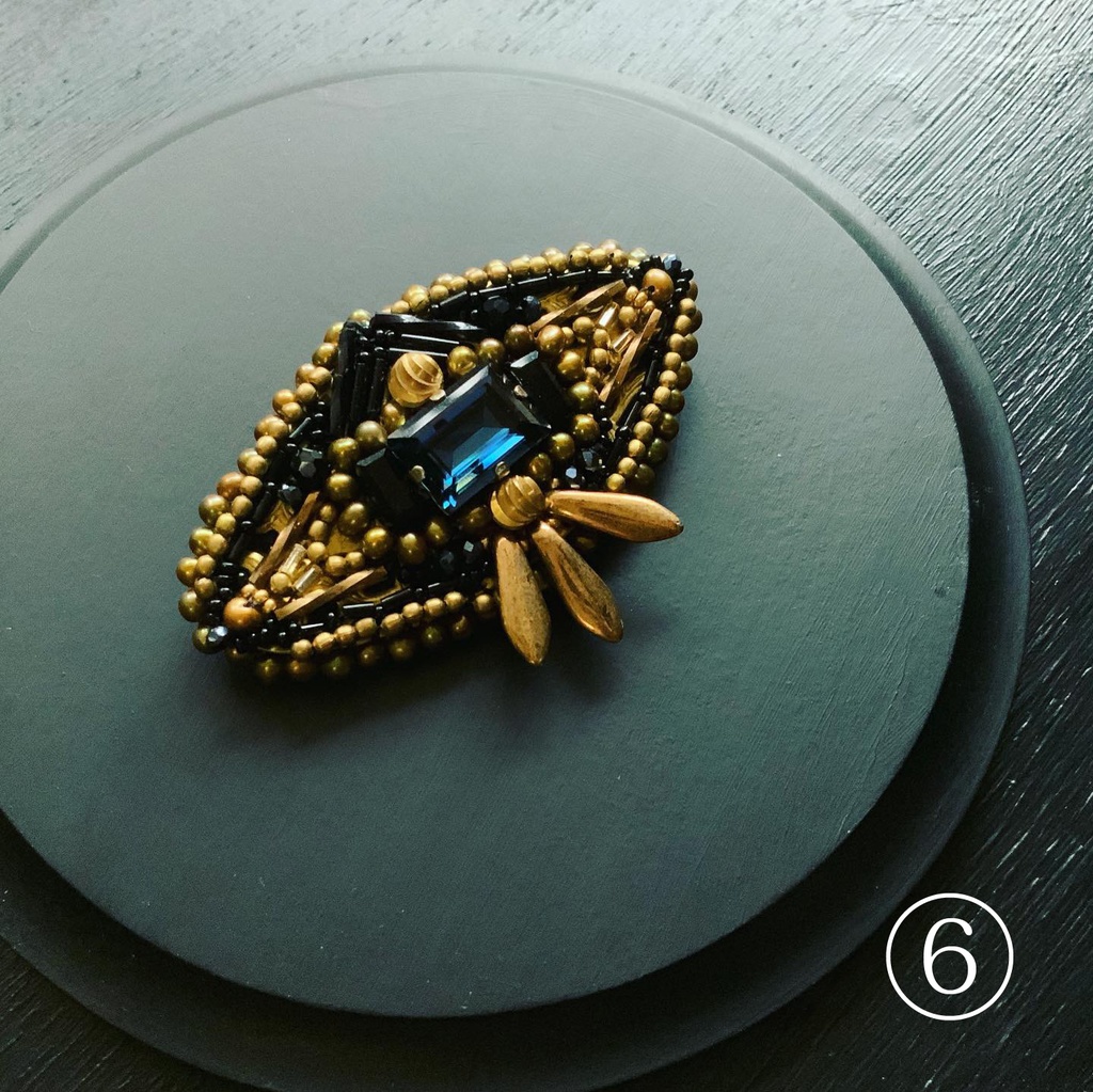 ビーズ刺繍ピアス・ブローチ