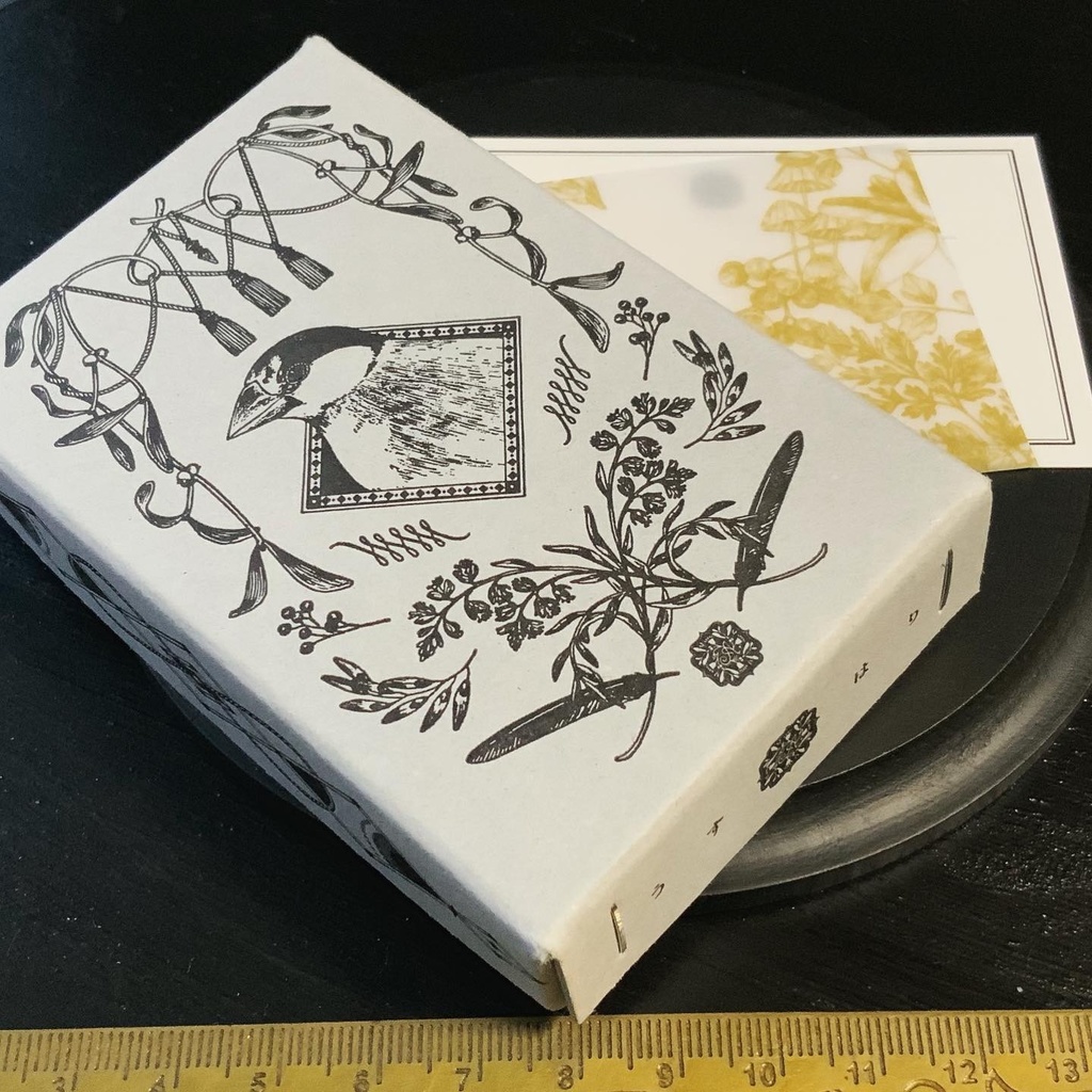 ビーズ刺繍ピアス・ブローチ