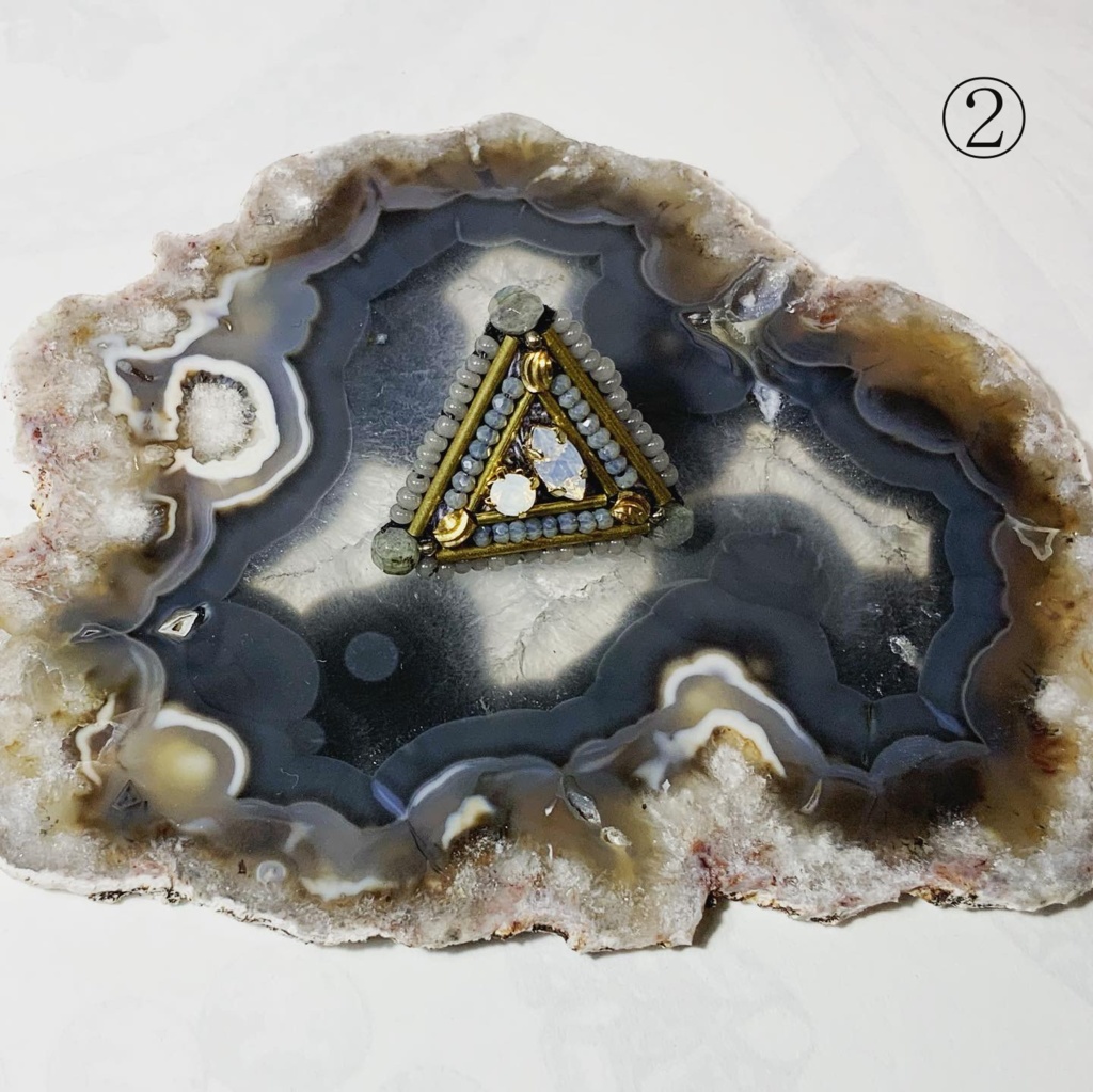 ビーズ刺繍ピアス