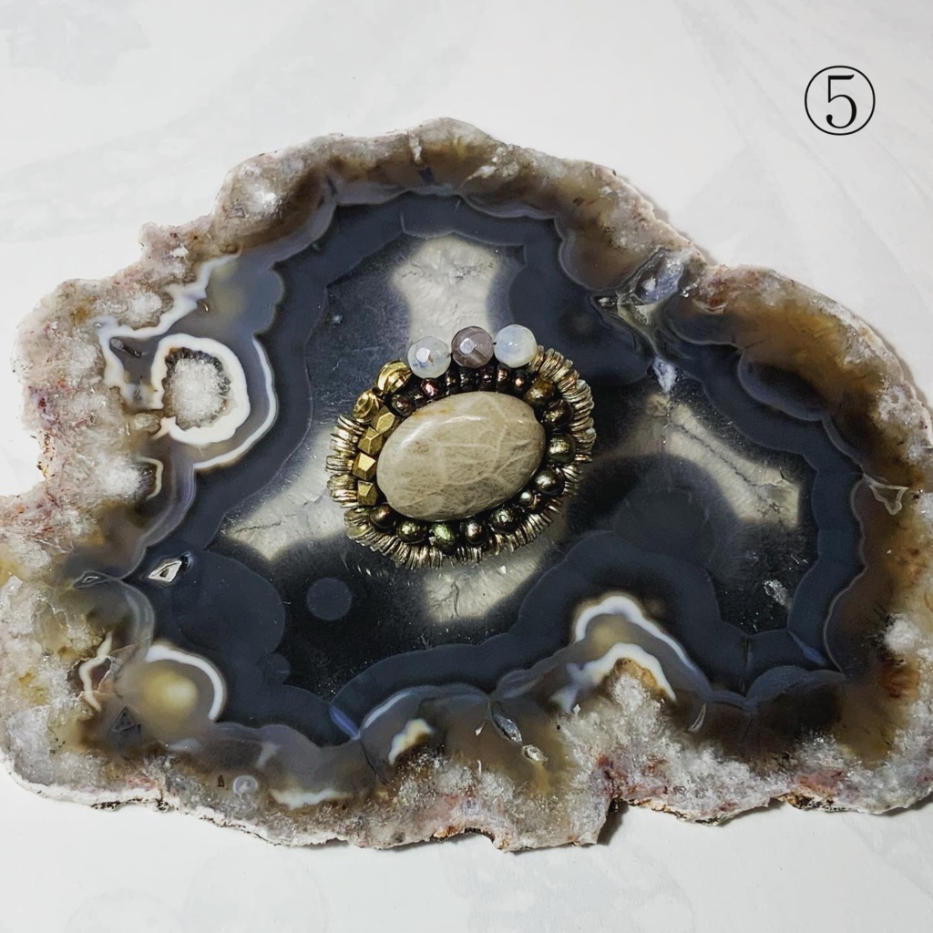 ビーズ刺繍ピアス