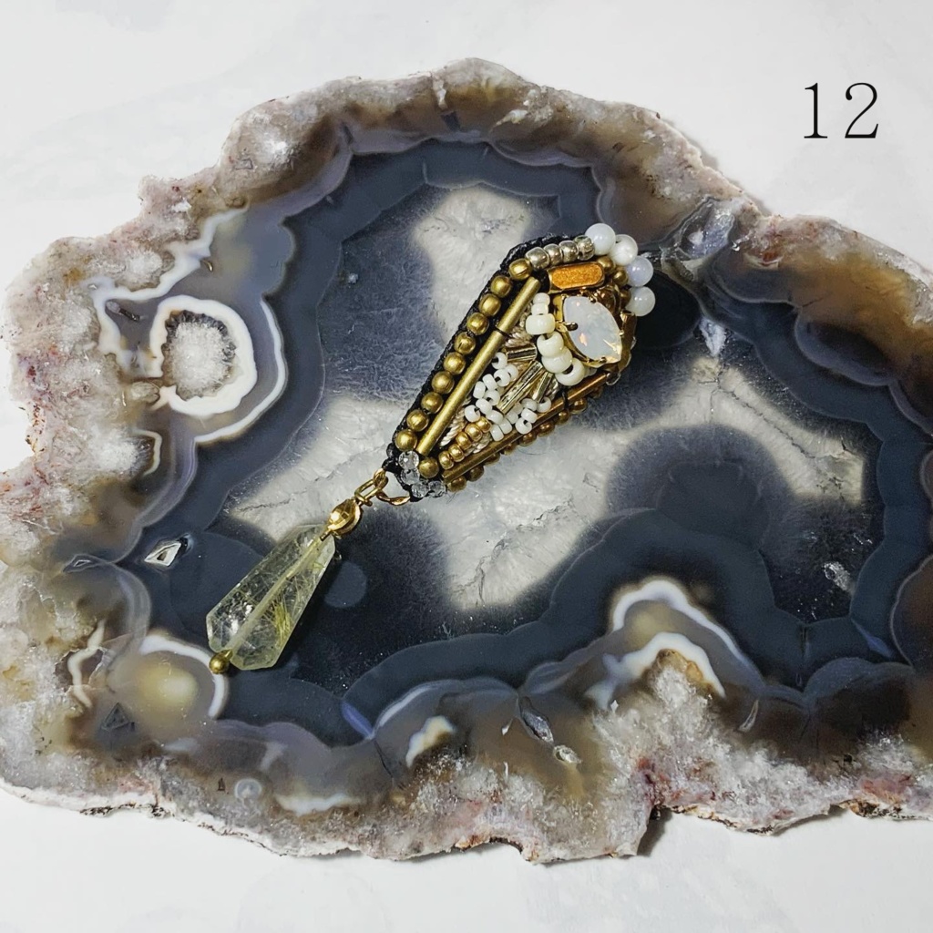 ビーズ刺繍ピアス