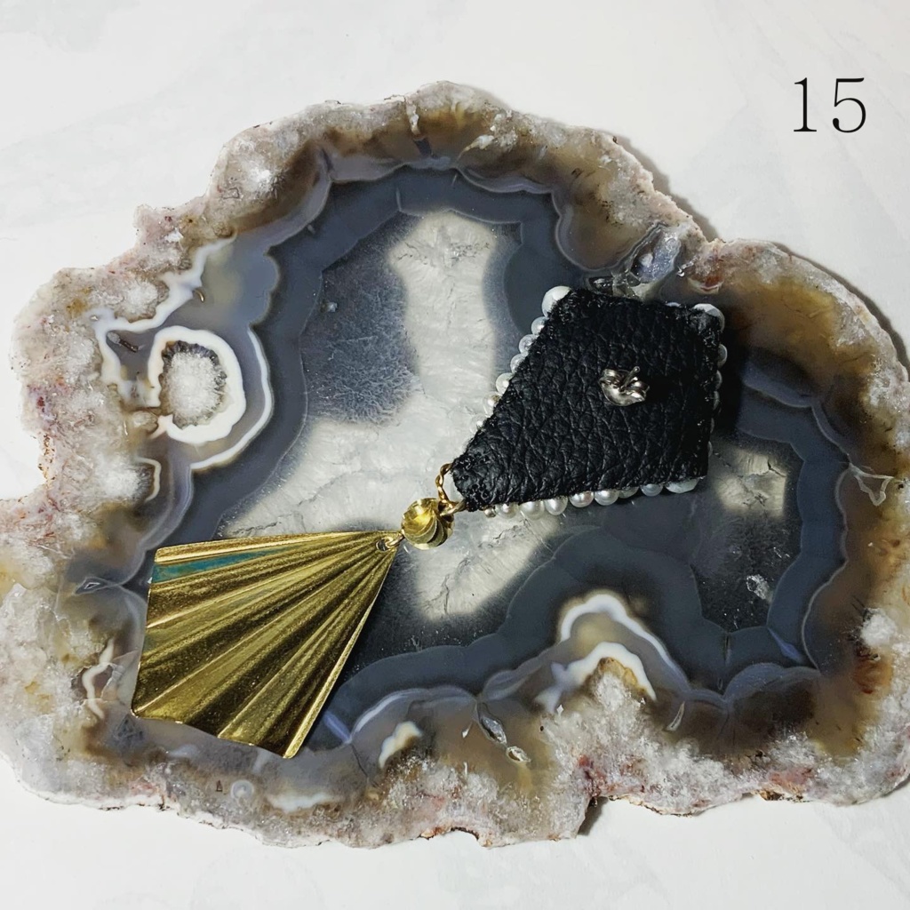 ビーズ刺繍ピアス