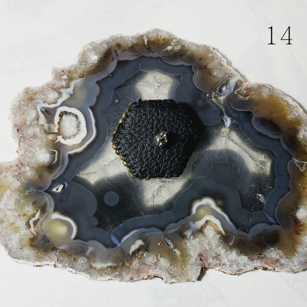 ビーズ刺繍ピアス