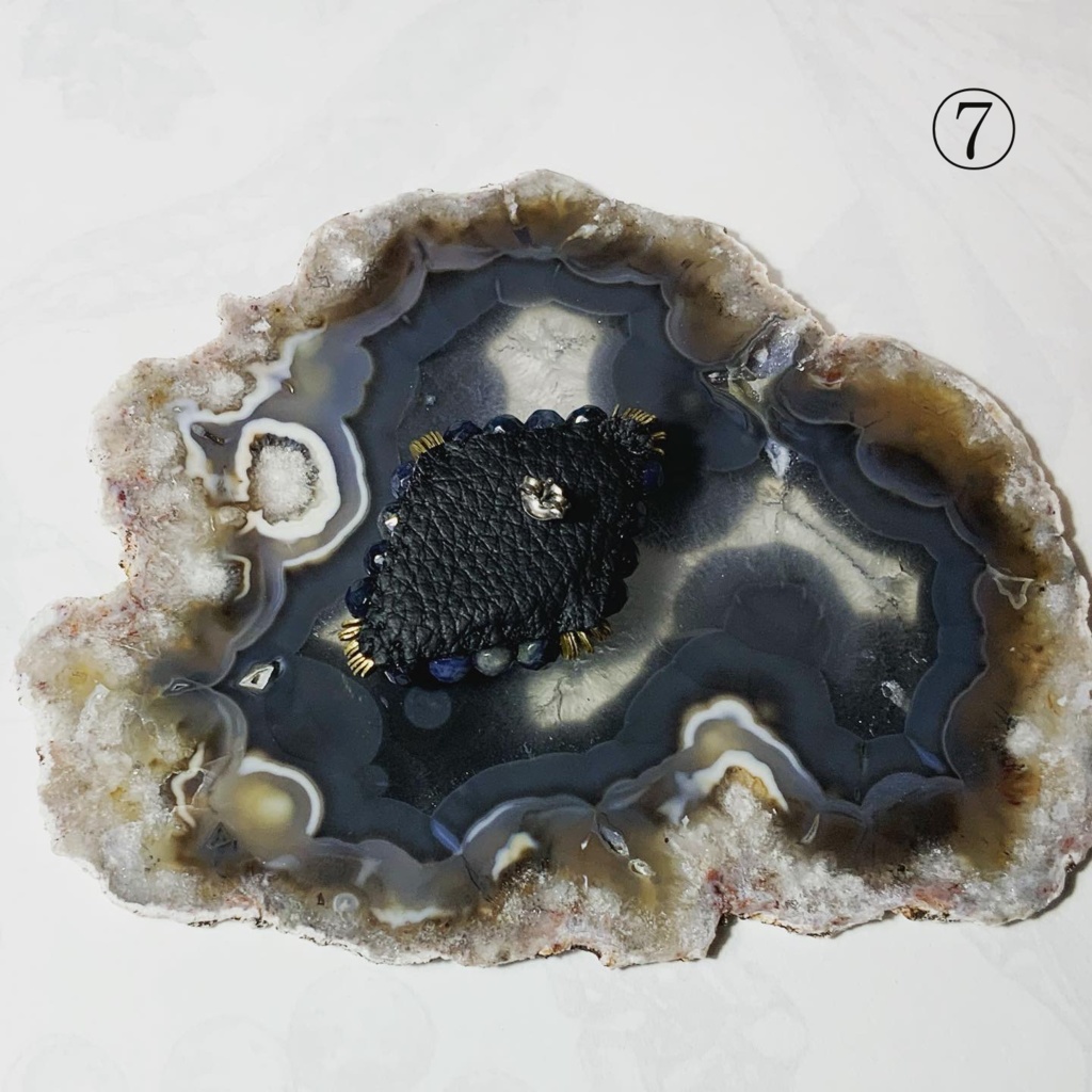 ビーズ刺繍ピアス