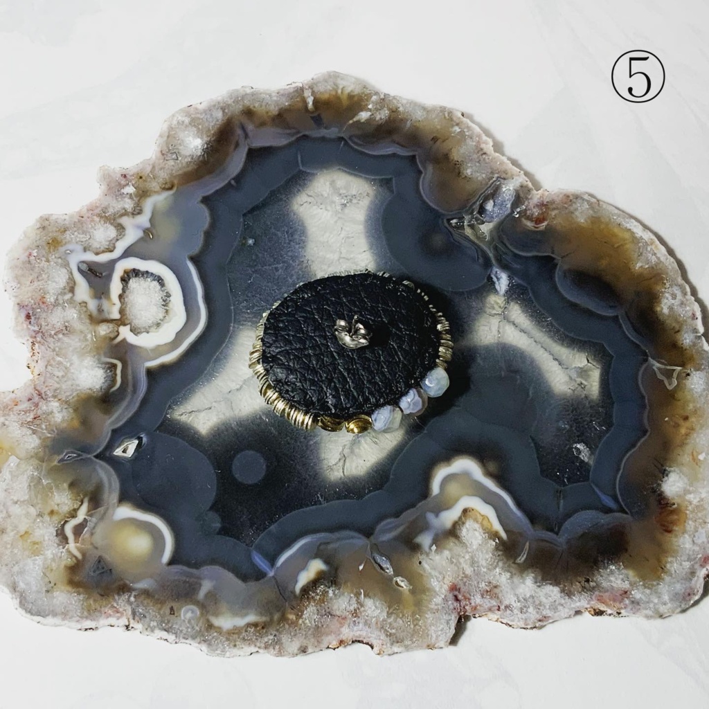 ビーズ刺繍ピアス