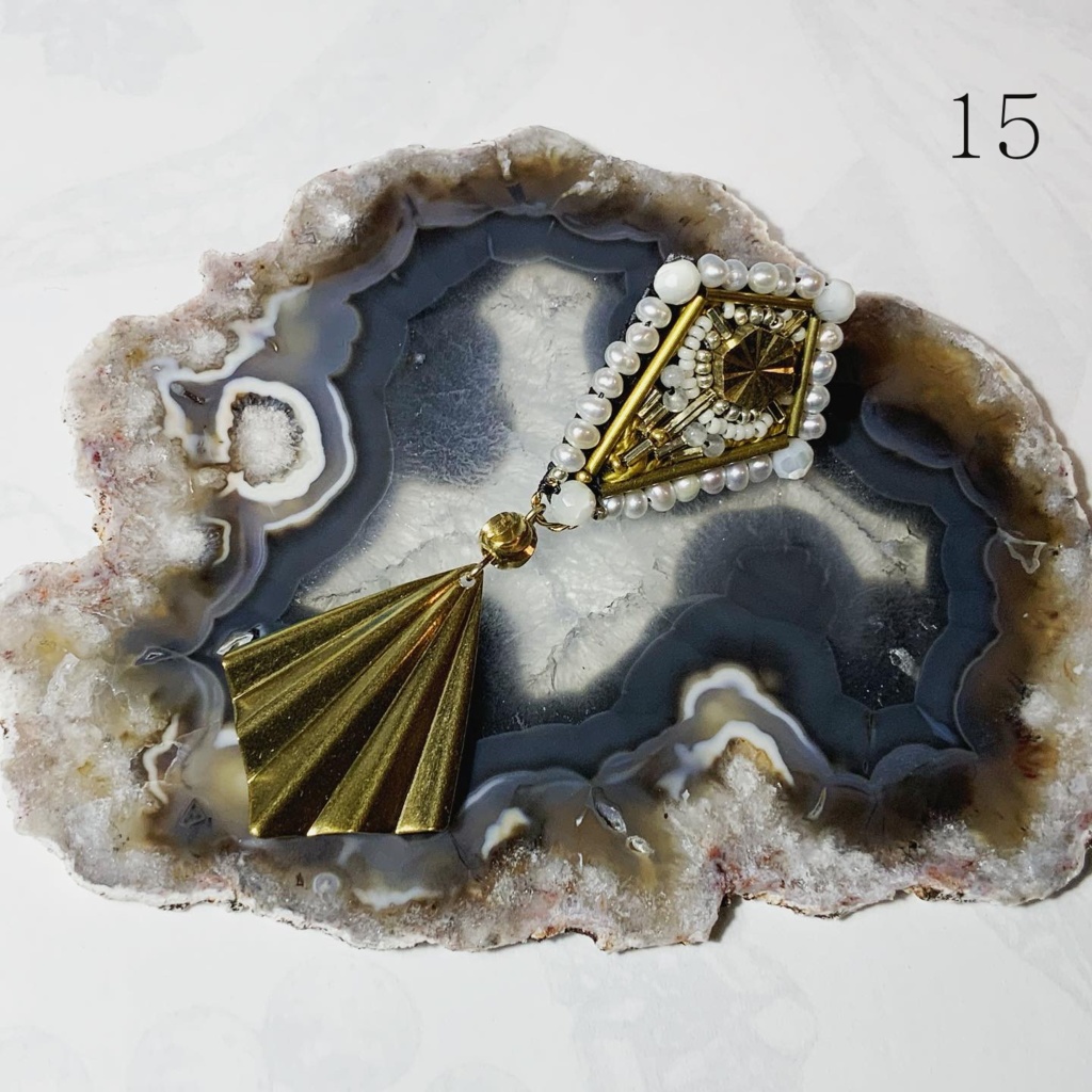 ビーズ刺繍ピアス