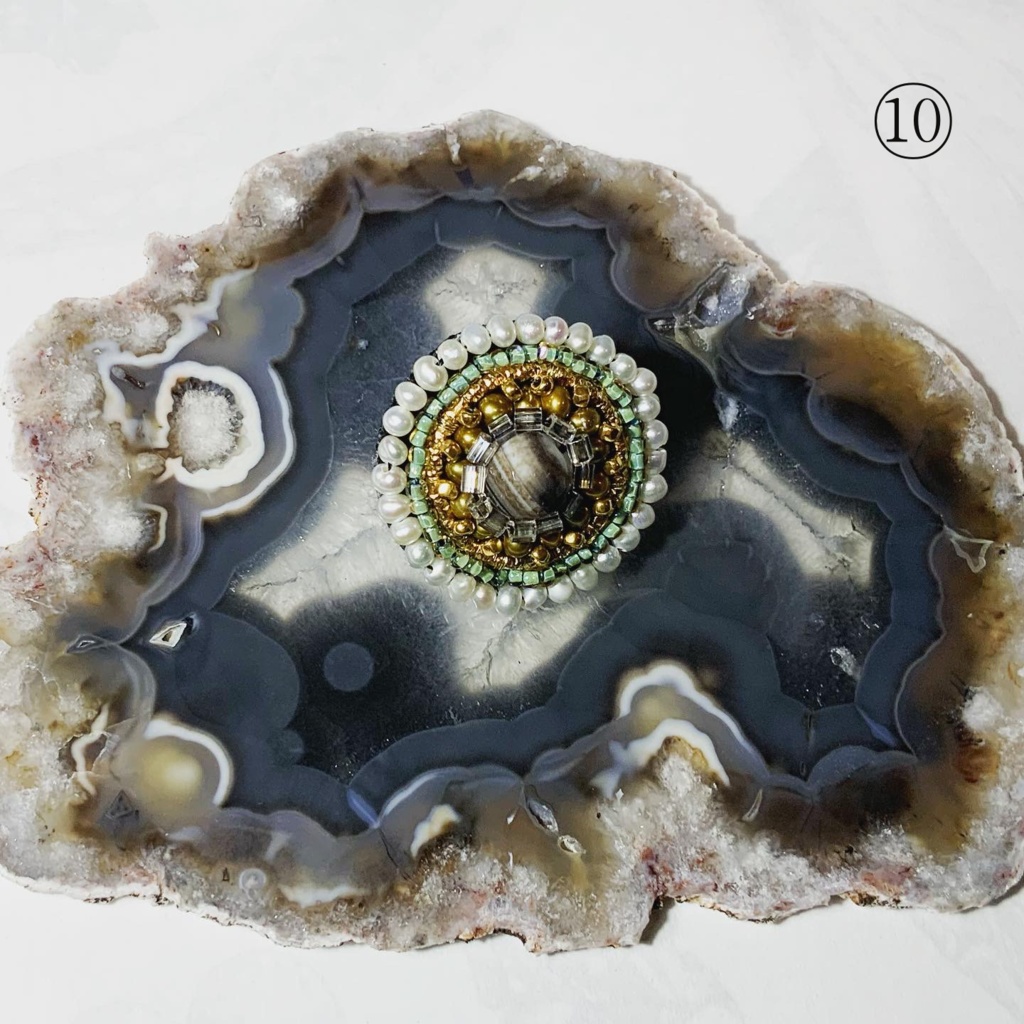 ビーズ刺繍ピアス