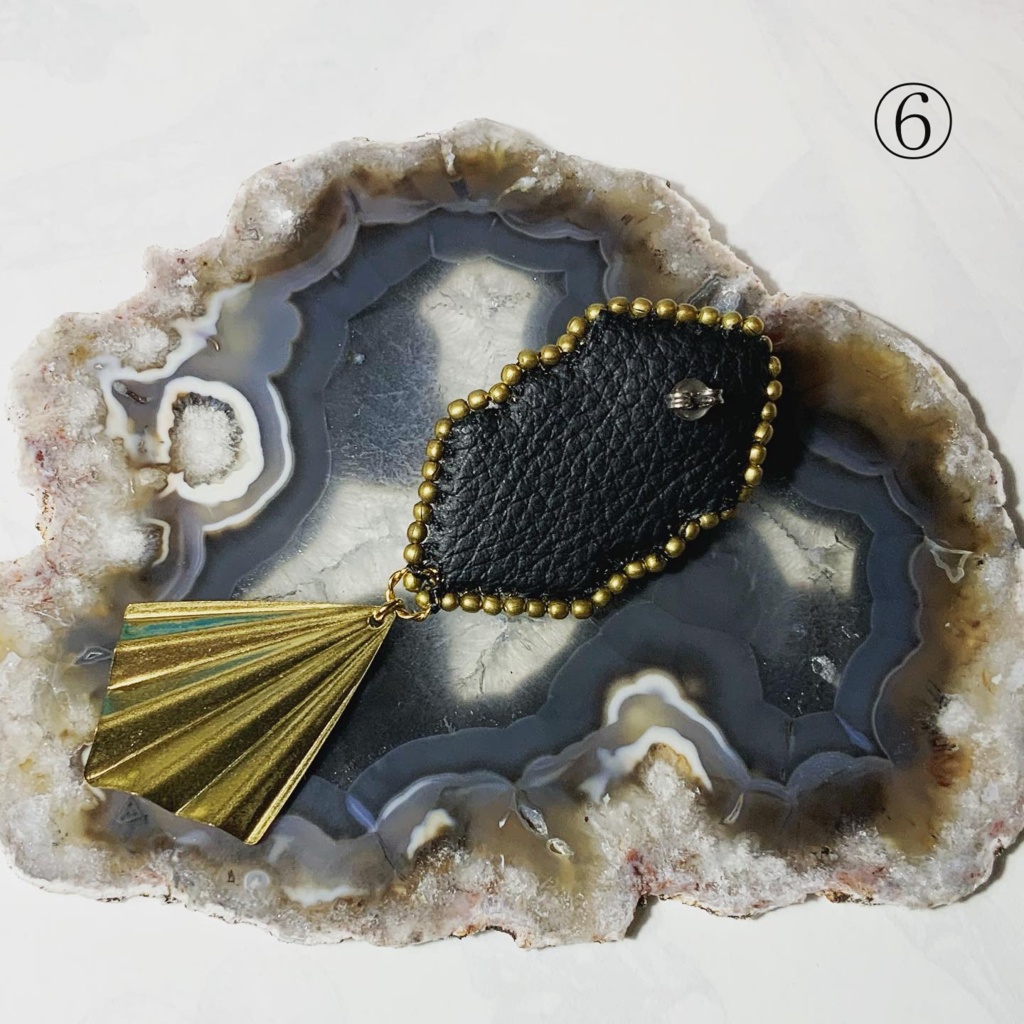 ビーズ刺繍ピアス