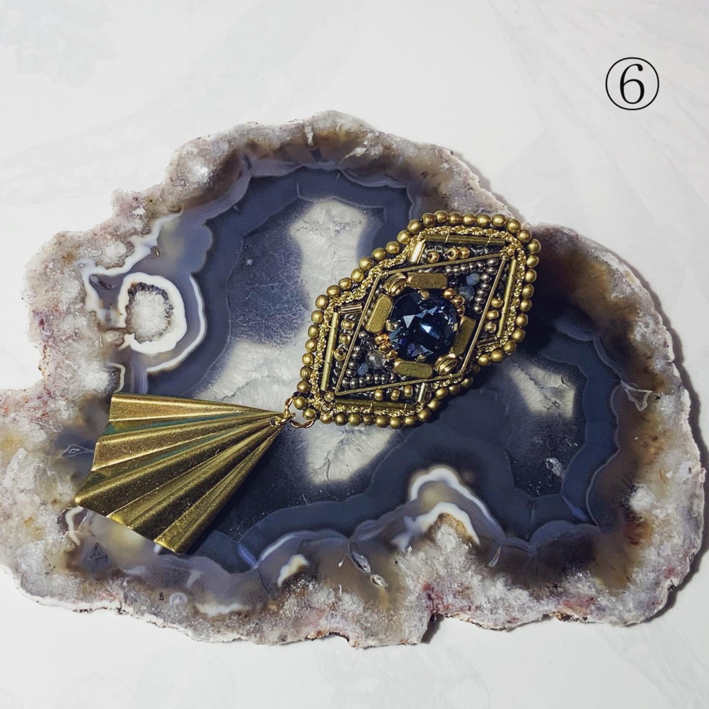 ビーズ刺繍ピアス