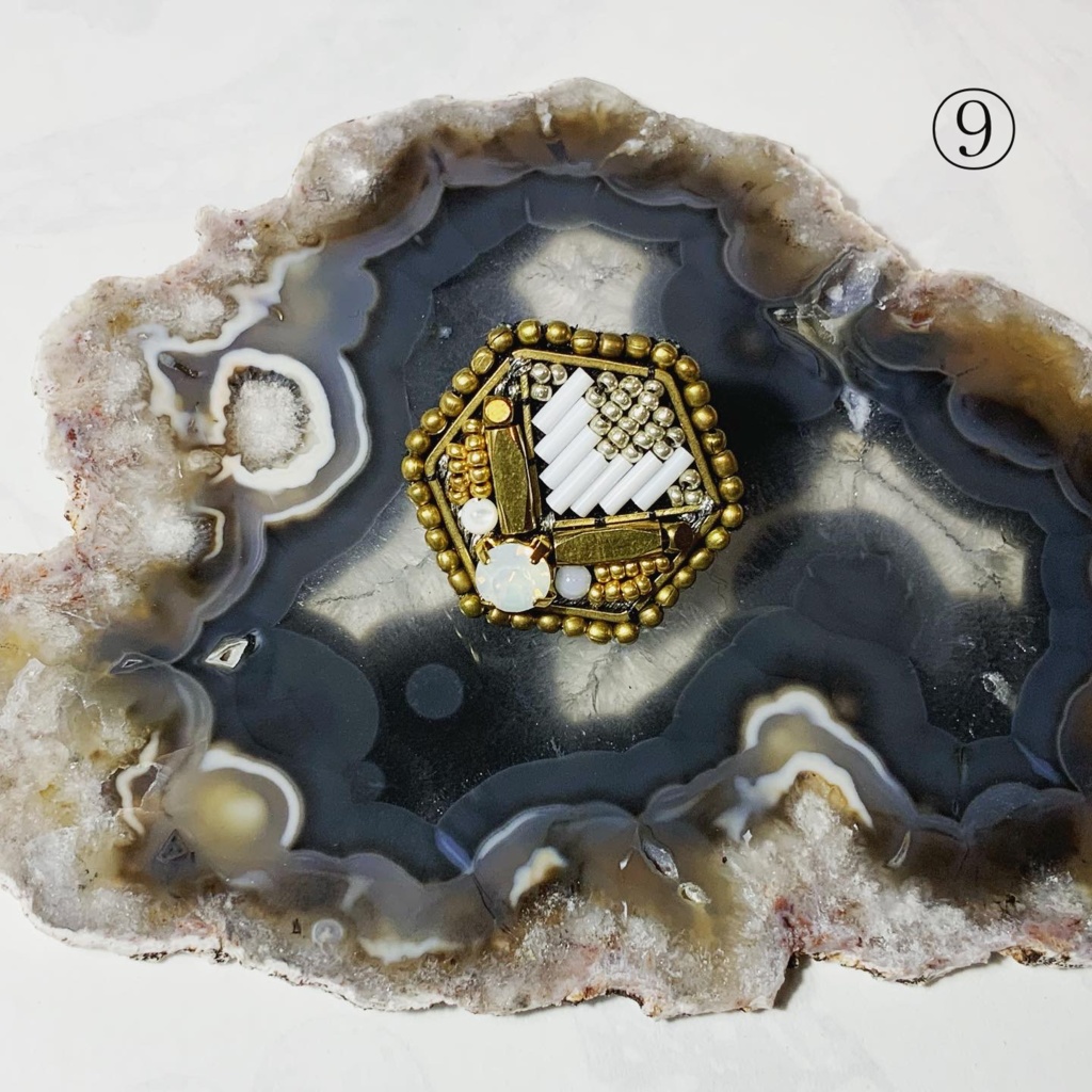 ビーズ刺繍ピアス