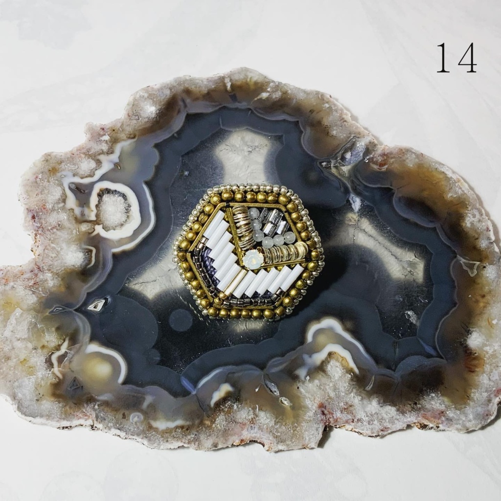 ビーズ刺繍ピアス