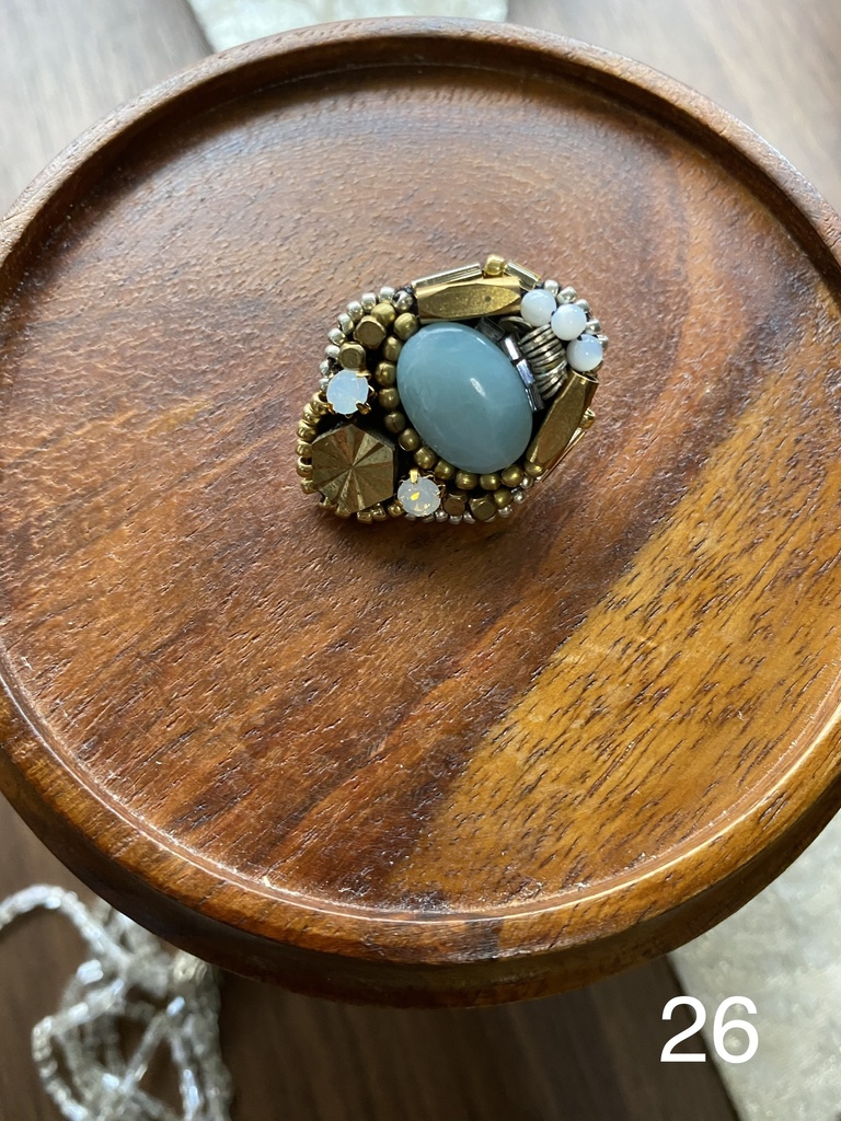 ビーズ刺繍ブローチ・ピアス