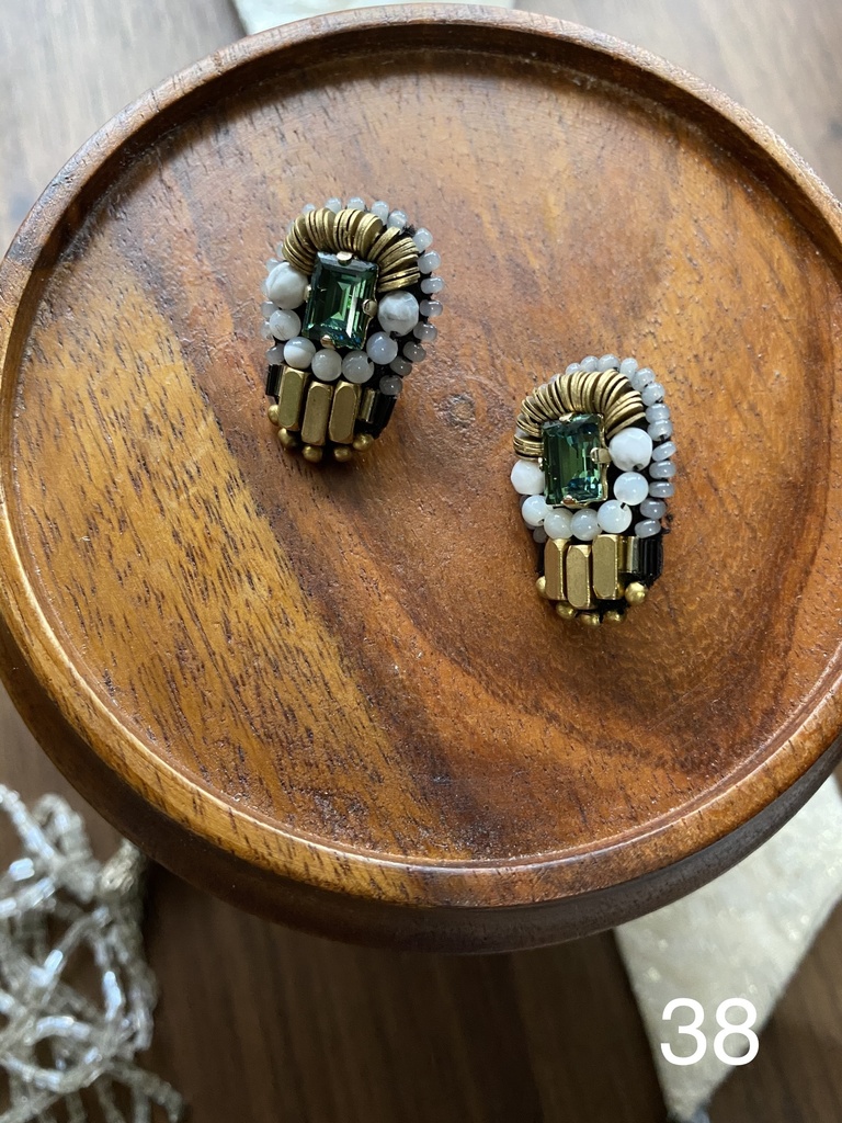 ビーズ刺繍ブローチ・ピアス