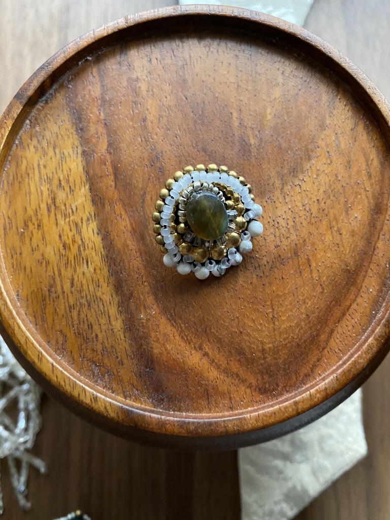 ビーズ刺繍ブローチ・ピアス