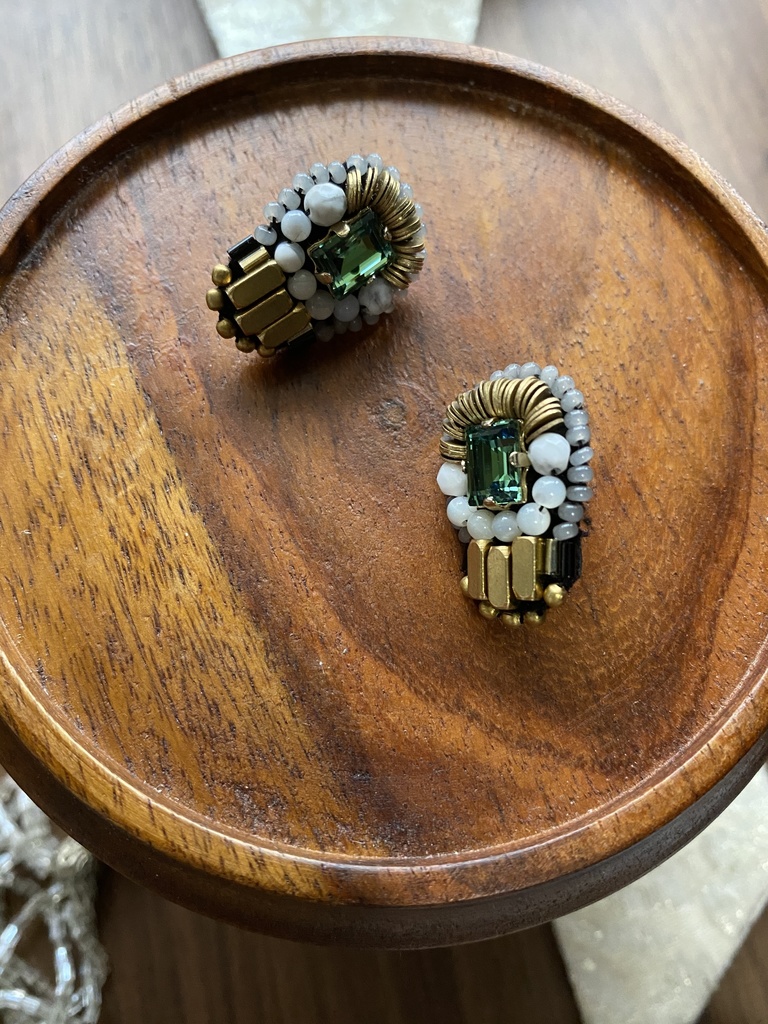 ビーズ刺繍ブローチ・ピアス