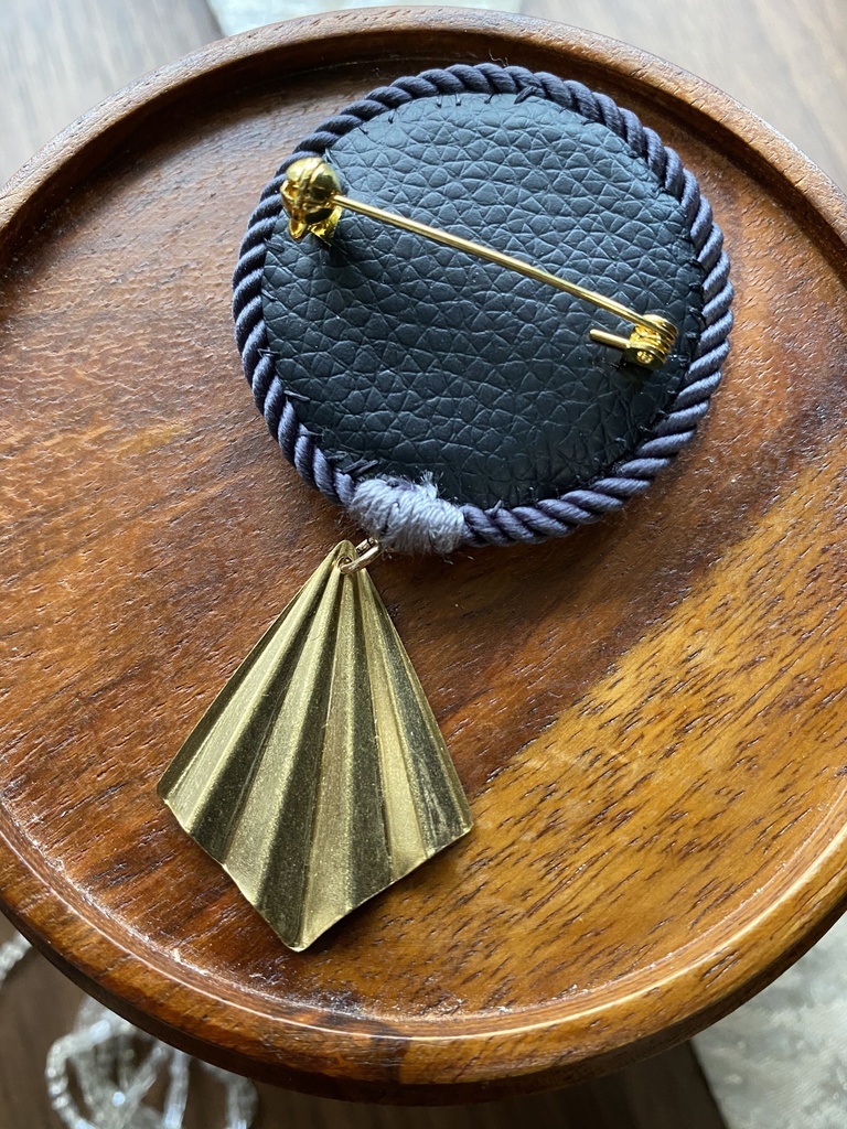 ビーズ刺繍ブローチ・ピアス