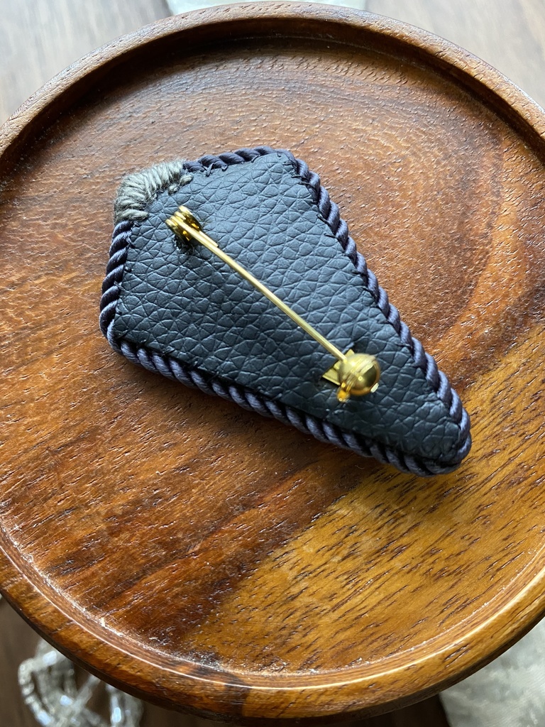 ビーズ刺繍ブローチ・ピアス