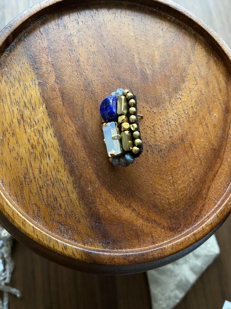 ビーズ刺繍ブローチ・ピアス