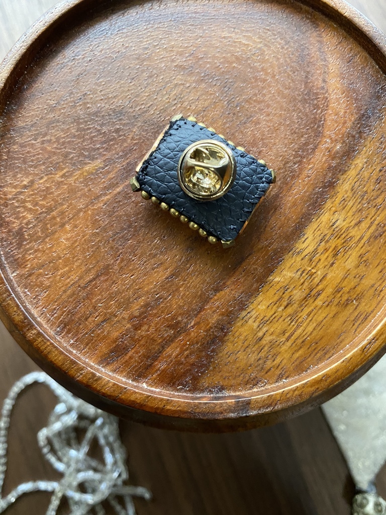 ビーズ刺繍ブローチ・ピアス