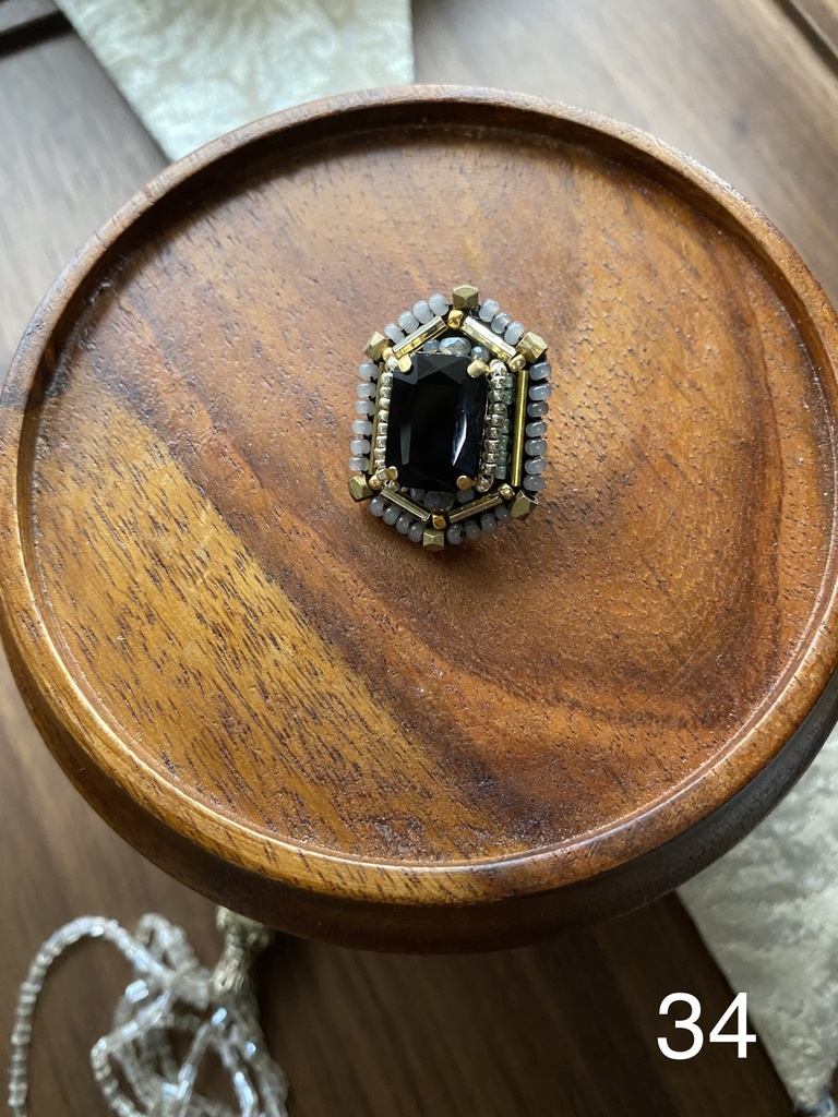 ビーズ刺繍ブローチ・ピアス