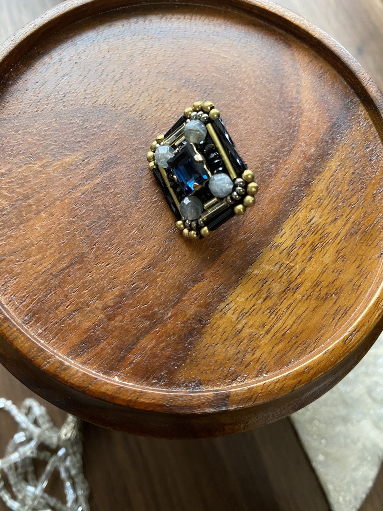 ビーズ刺繍ブローチ・ピアス