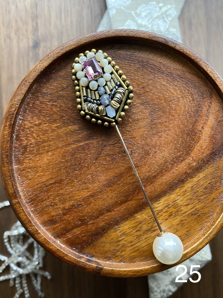 ビーズ刺繍ブローチ・ピアス
