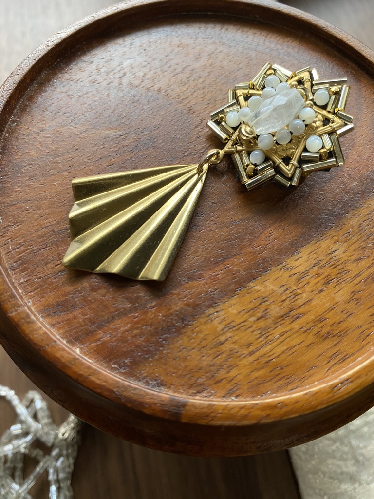 ビーズ刺繍ブローチ・ピアス