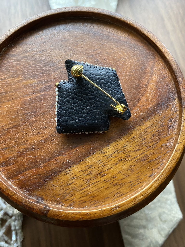 ビーズ刺繍ブローチ・ピアス