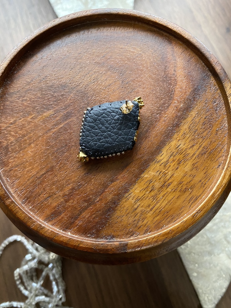 ビーズ刺繍ブローチ・ピアス