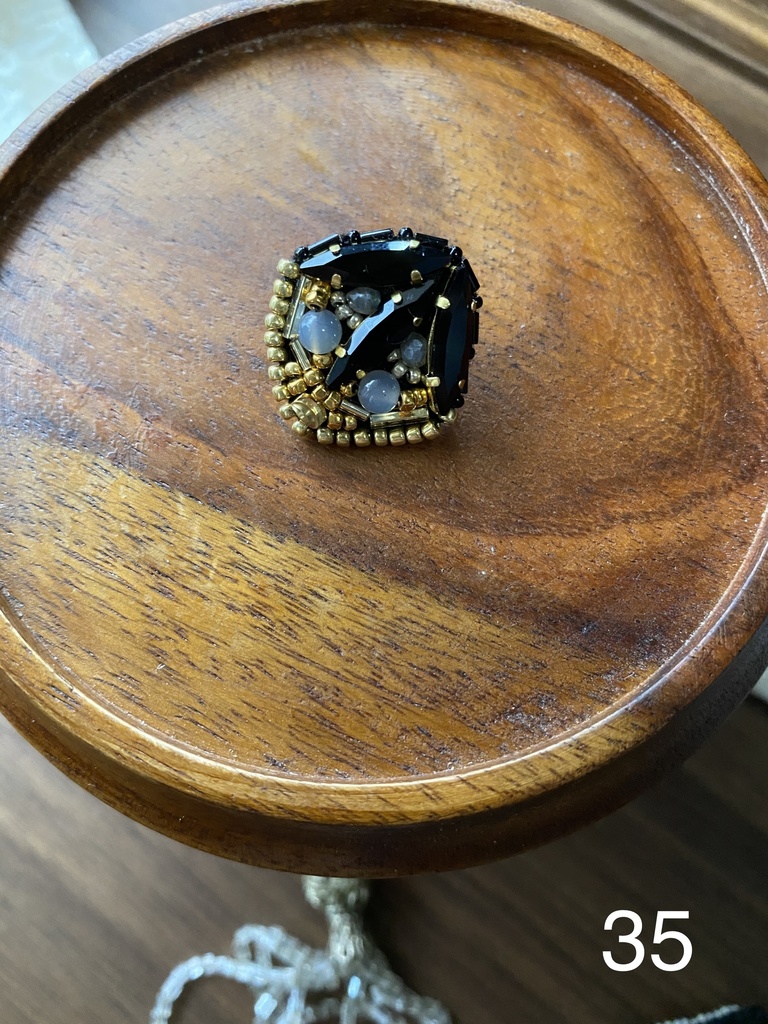 ビーズ刺繍ブローチ・ピアス