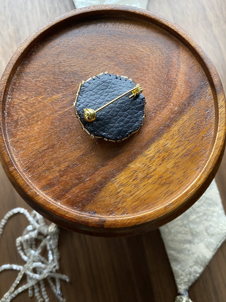 ビーズ刺繍ブローチ・ピアス