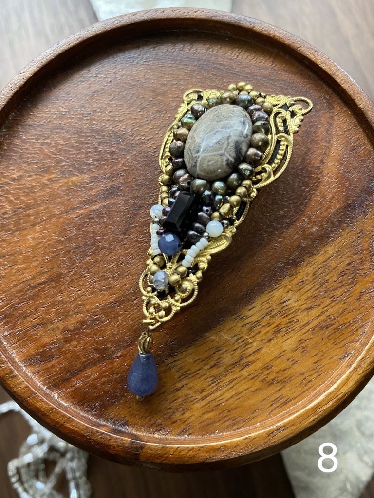 ビーズ刺繍ブローチ・ピアス