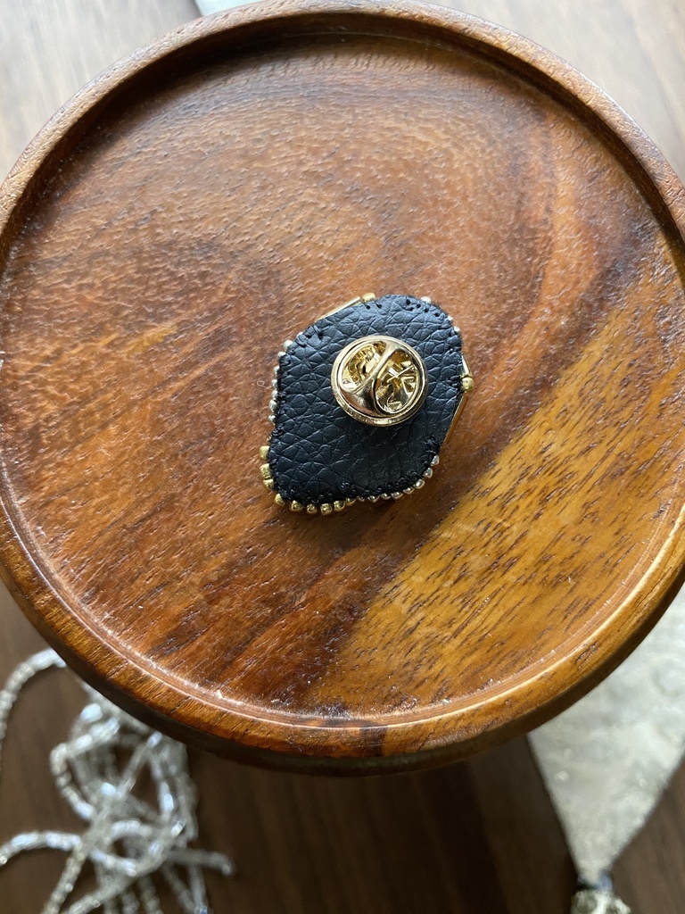 ビーズ刺繍ブローチ・ピアス