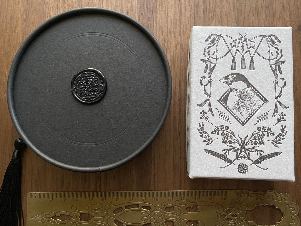 ビーズ刺繍ブローチ・ピアス