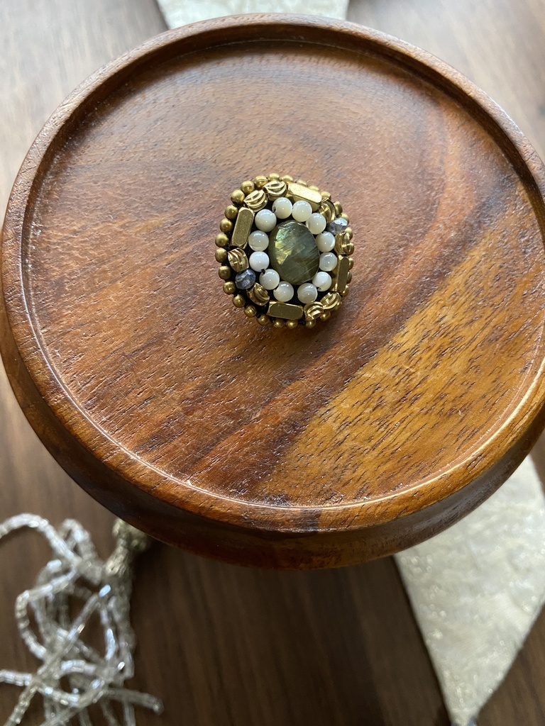 ビーズ刺繍ブローチ・ピアス