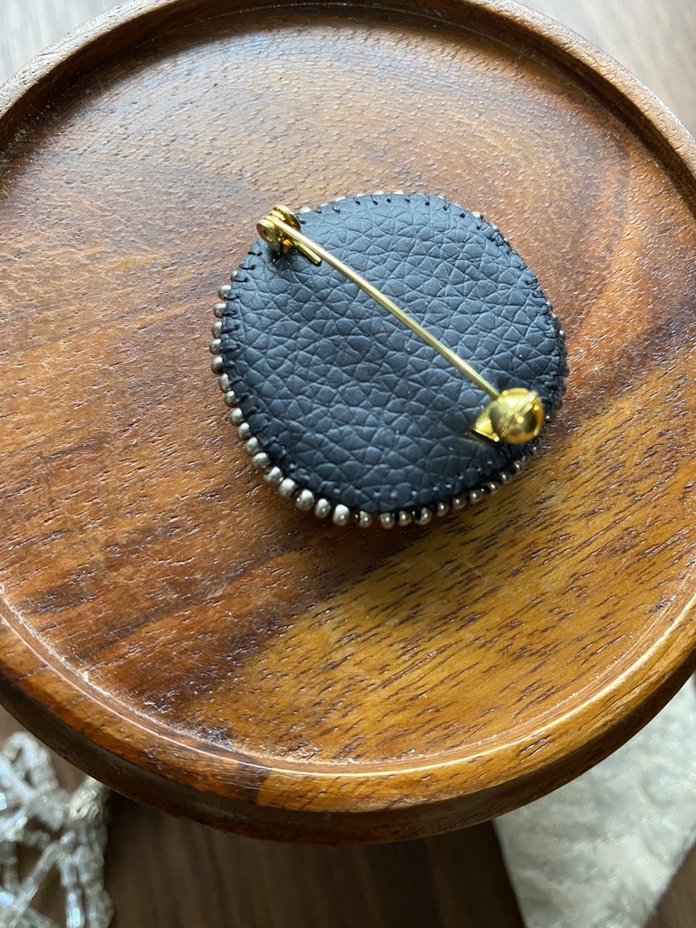 ビーズ刺繍ブローチ・ピアス