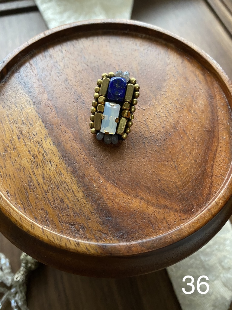 ビーズ刺繍ブローチ・ピアス