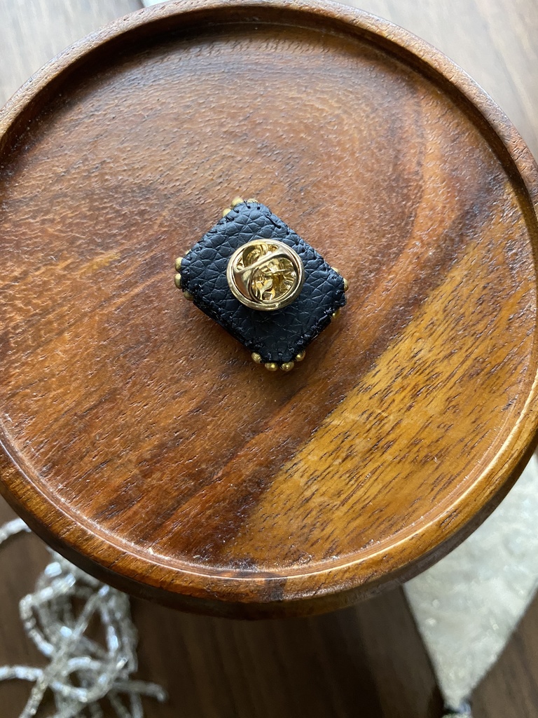 ビーズ刺繍ブローチ・ピアス