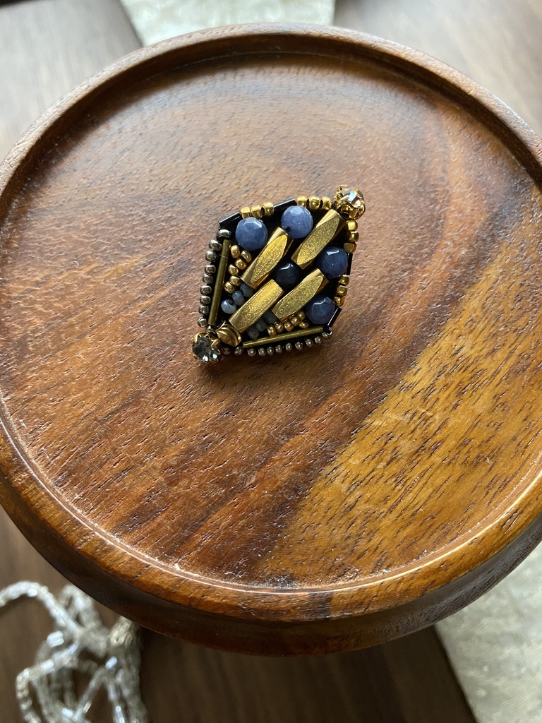 ビーズ刺繍ブローチ・ピアス