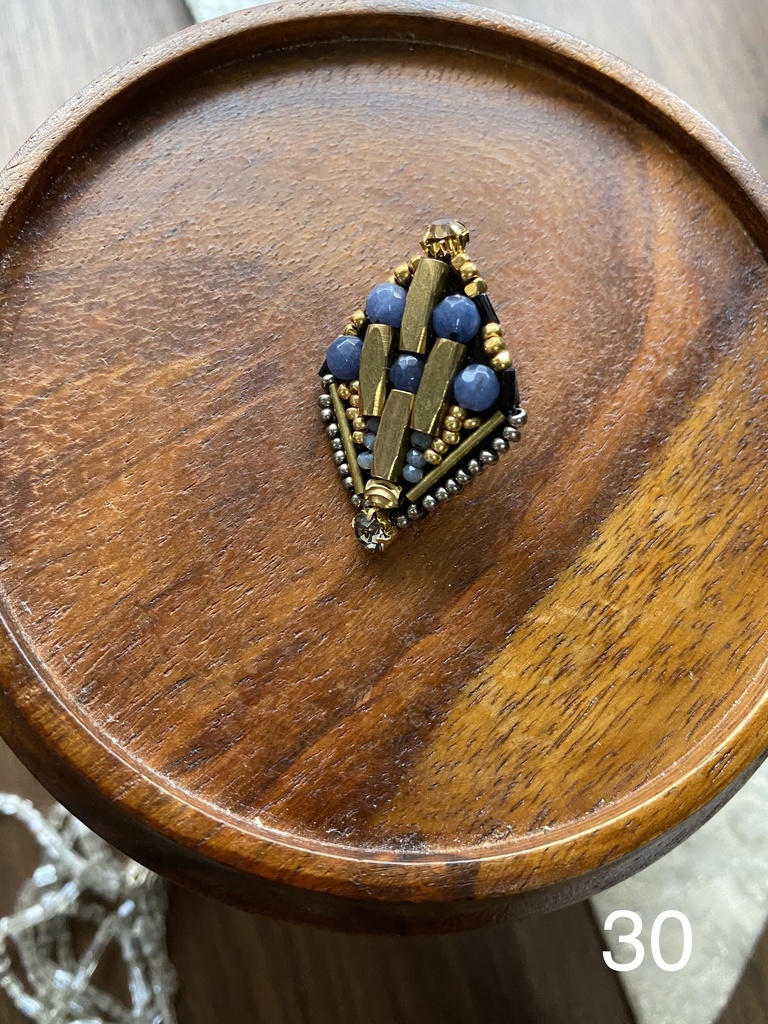 ビーズ刺繍ブローチ・ピアス