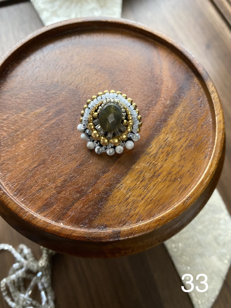 ビーズ刺繍ブローチ・ピアス