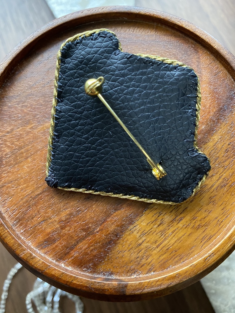 ビーズ刺繍ブローチ・ピアス