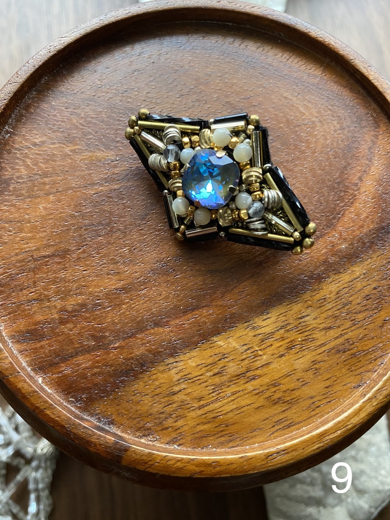 ビーズ刺繍ブローチ・ピアス