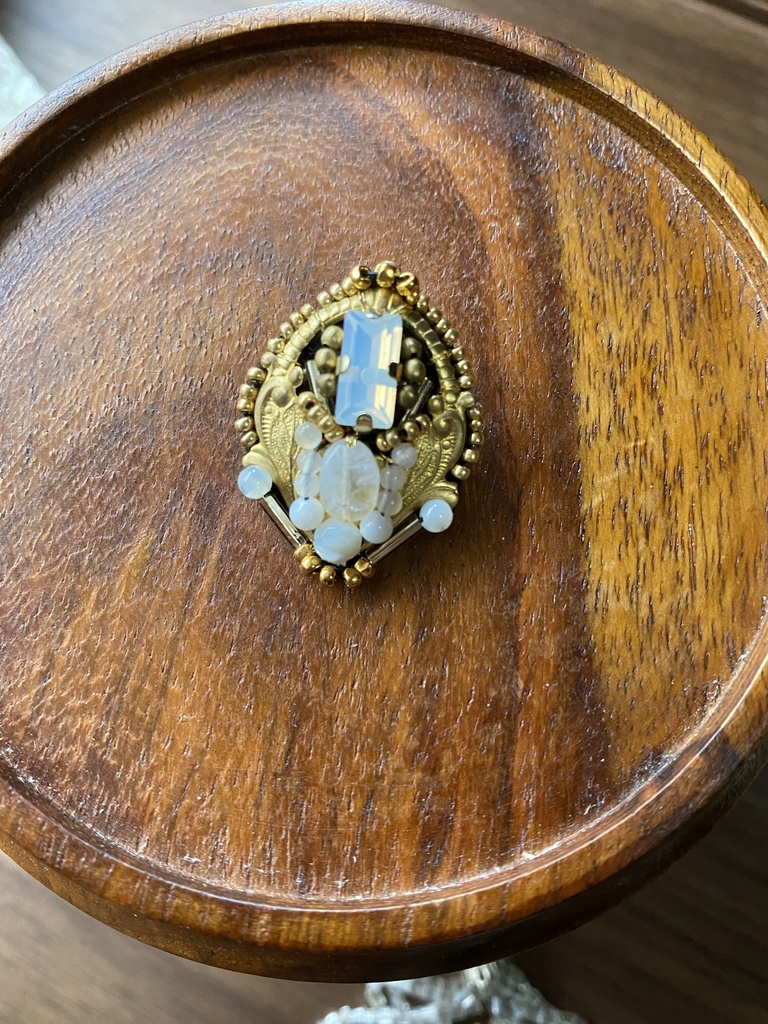 ビーズ刺繍ブローチ・ピアス