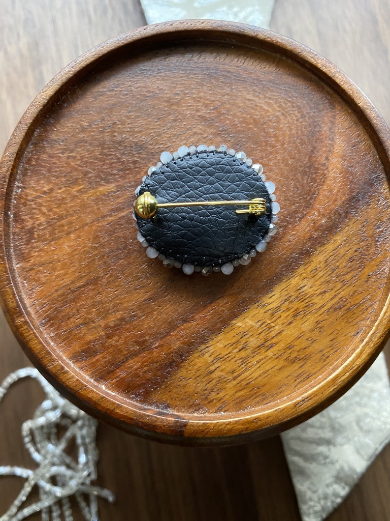 ビーズ刺繍ブローチ・ピアス