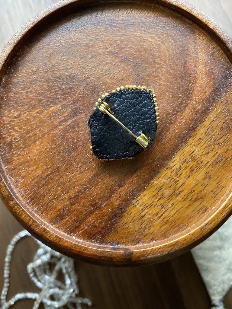 ビーズ刺繍ブローチ・ピアス