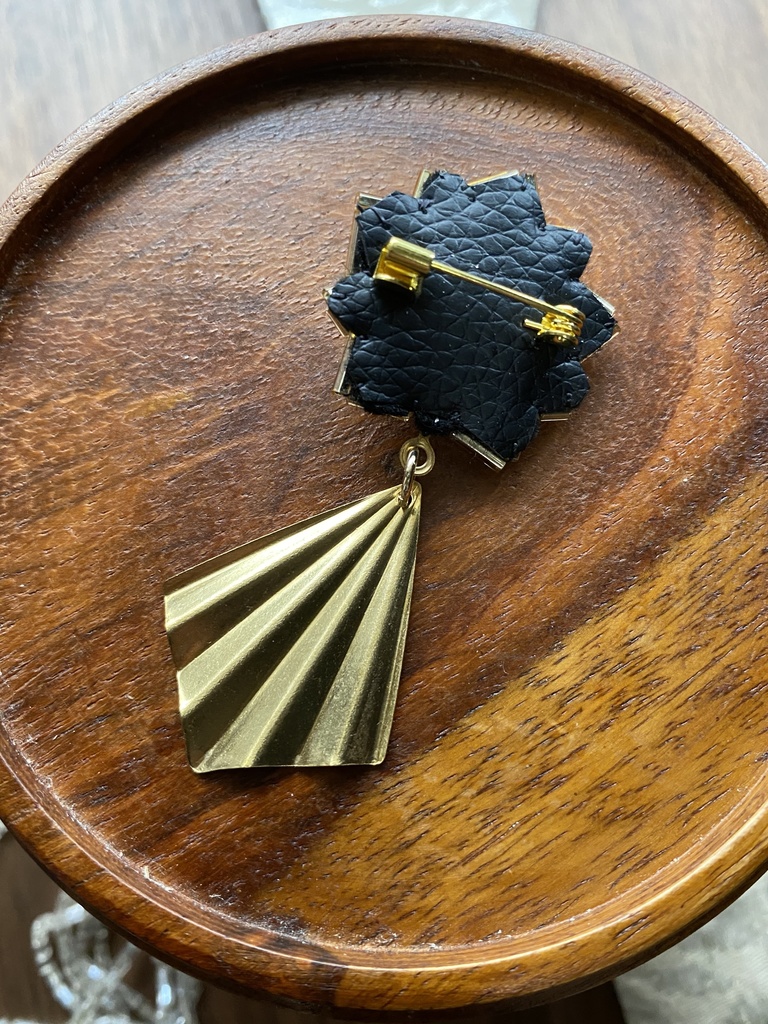 ビーズ刺繍ブローチ・ピアス