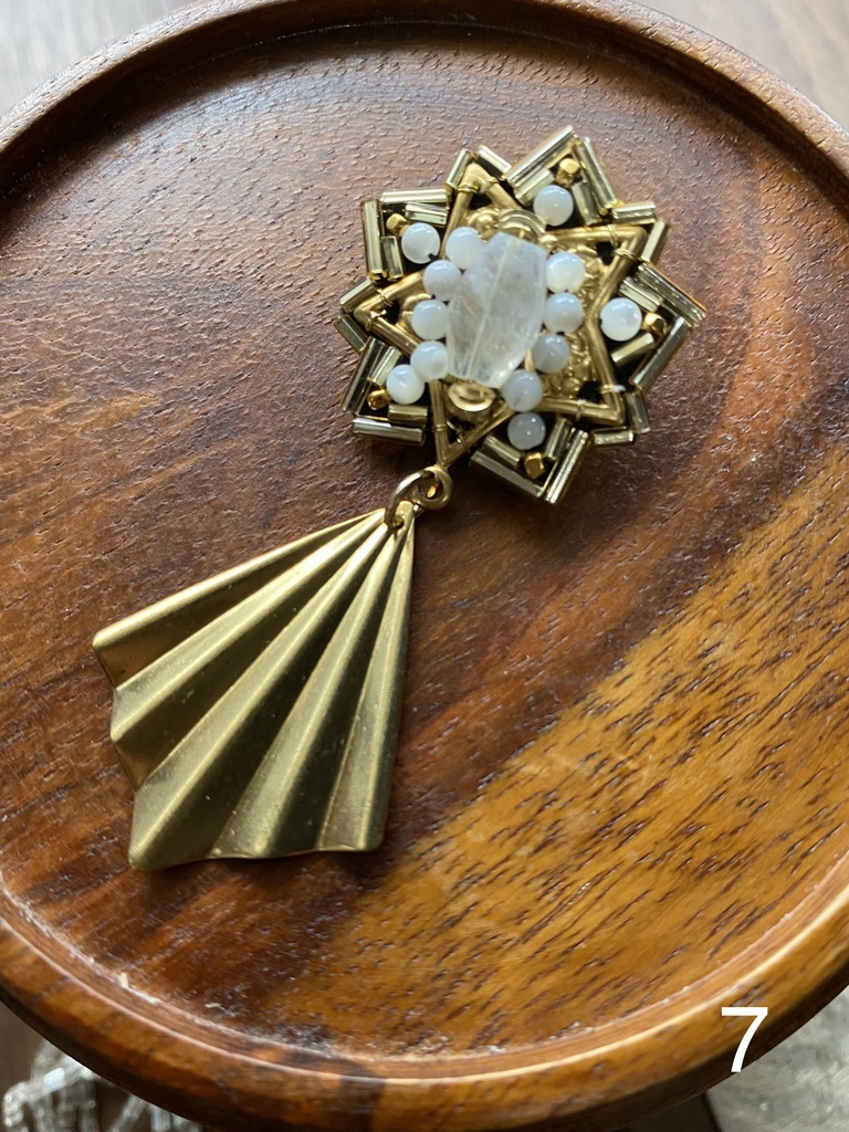 ビーズ刺繍ブローチ・ピアス