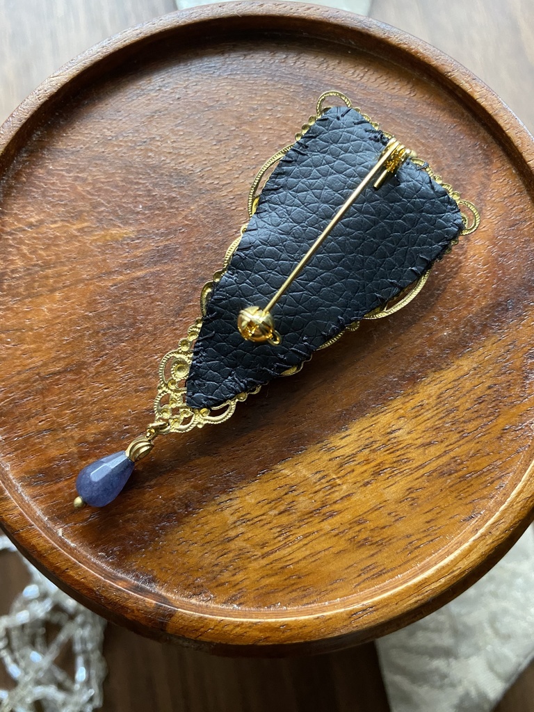 ビーズ刺繍ブローチ・ピアス