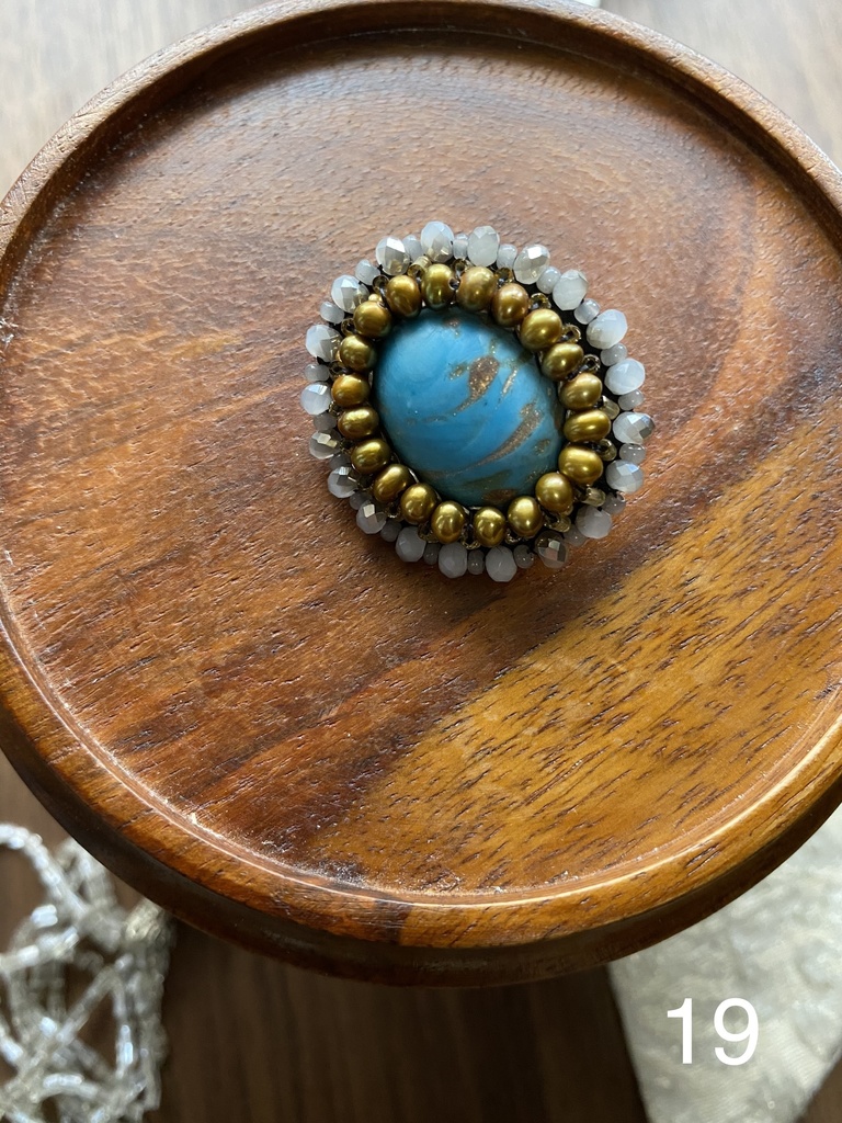 ビーズ刺繍ブローチ・ピアス